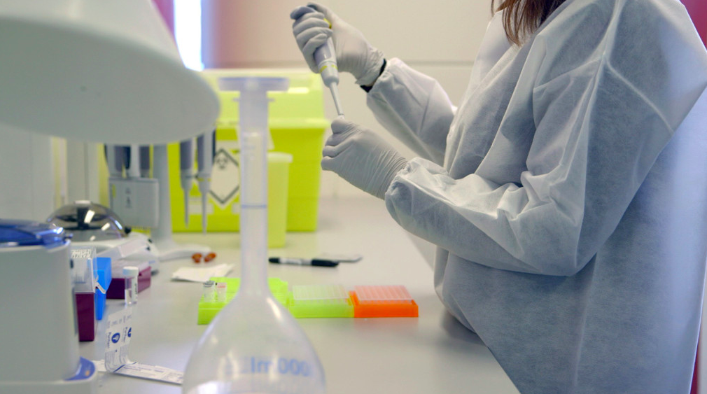 用棉簽采集你嘴里的DNA，根據(jù)它的特征定制一條專(zhuān)屬圍巾