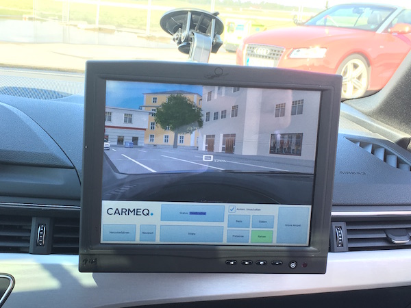 虛擬現實內的操作板，顯示屏上顯示的是VR眼鏡內畫面